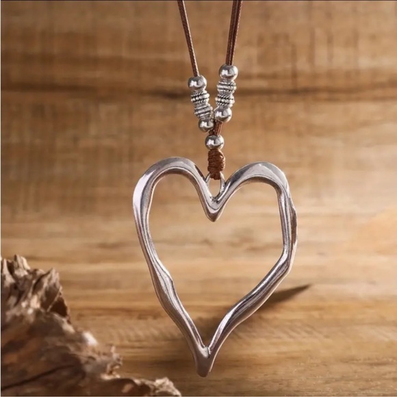 Exaggerated Silver Heart Statement Necklace Boho Oversized - Picture 10 of 11